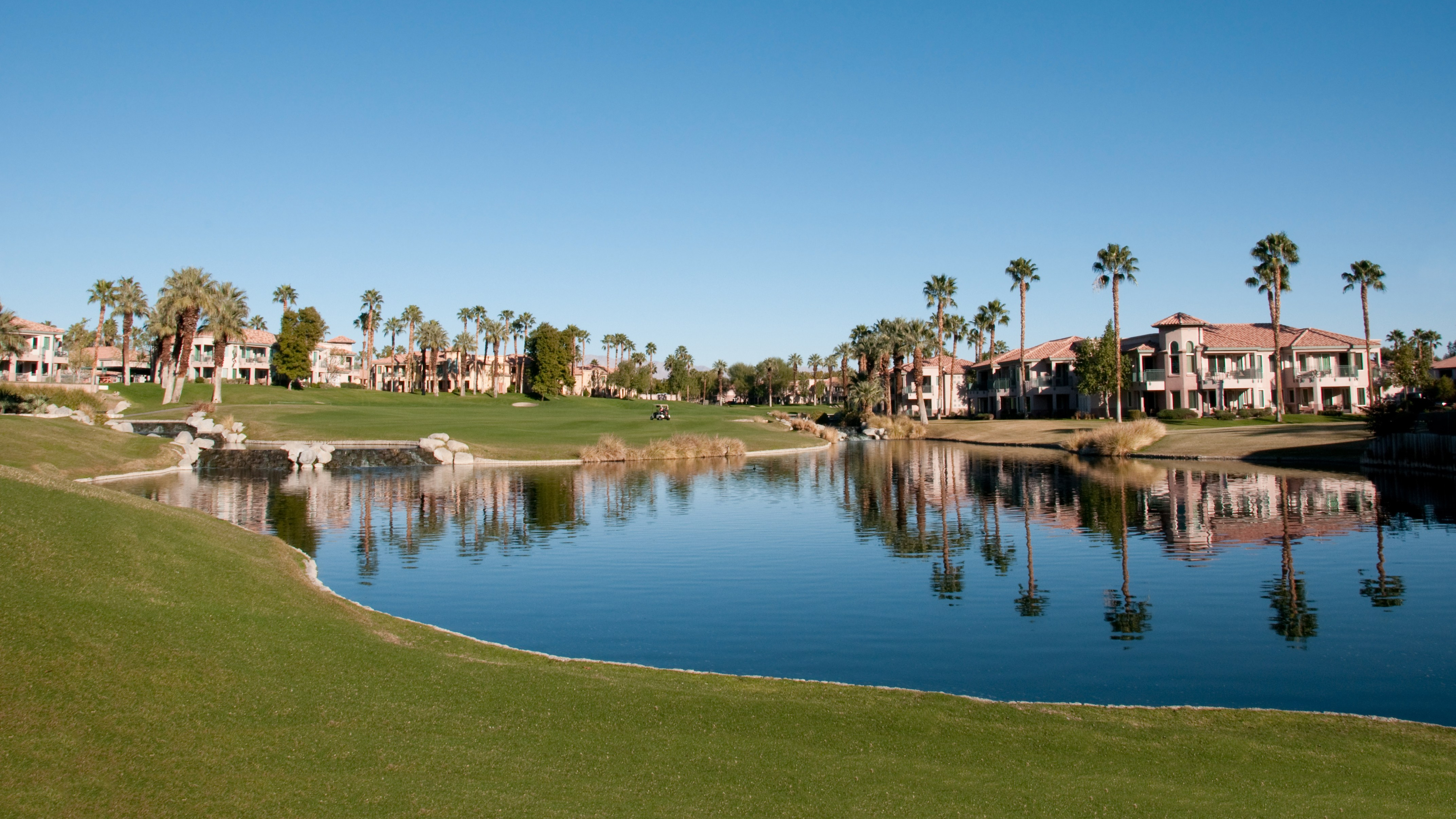 ca-golf-course_155285191.jpg